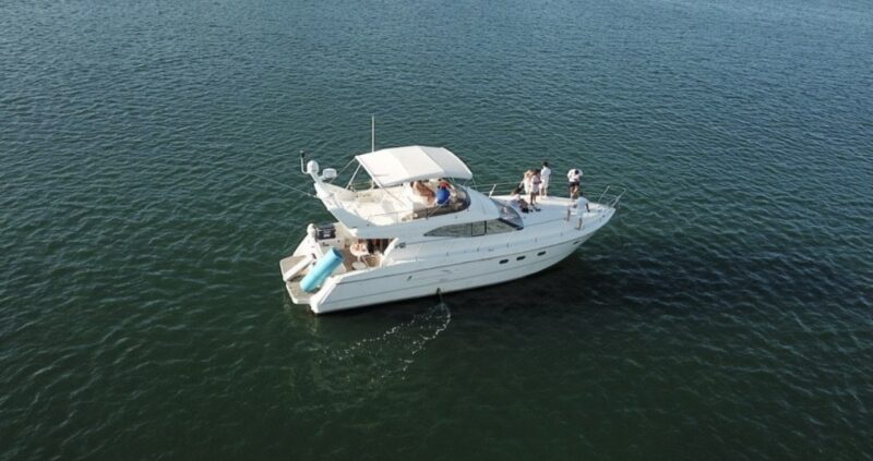 50ft Azimut available in Miami with 1 Jet Ski included for one hrs. - Image 7